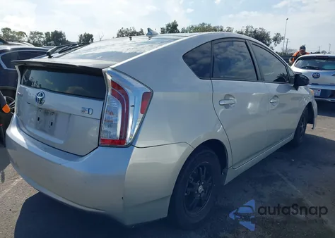 2015 Toyota Prius Two z USA, uszkodzony, nr VIN JTDKN3DU2F1983419